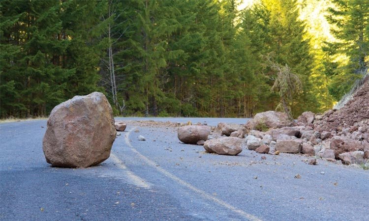 Πέτρες στους δρόμους